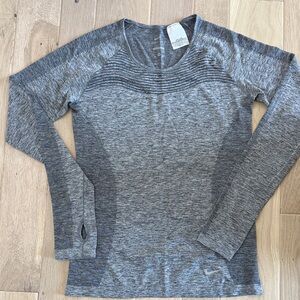 Nike Heather Gray Long Sleeve Performance Shirt women’s medium